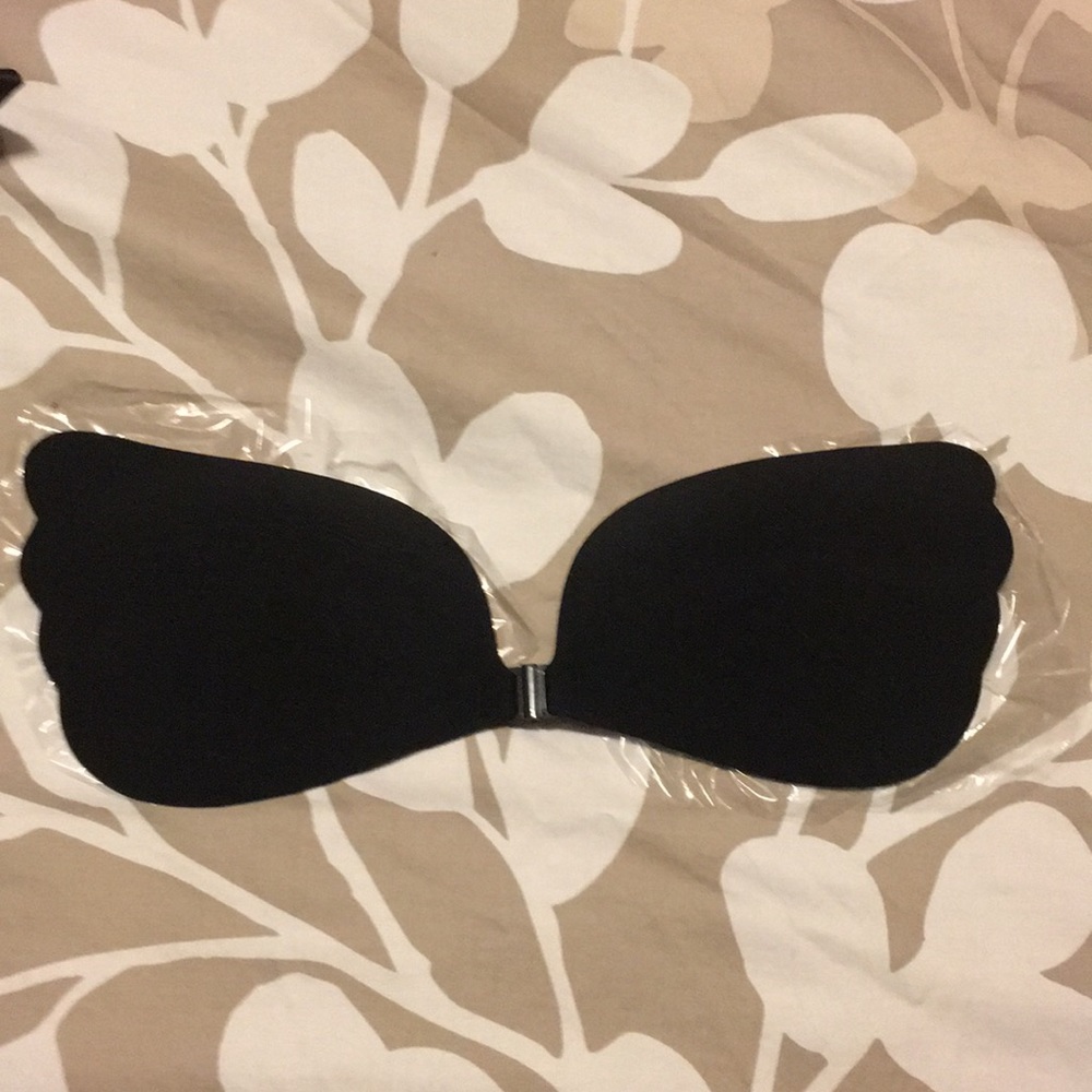 Pinky Petals Adhesive Bra 🔴 5 for $15